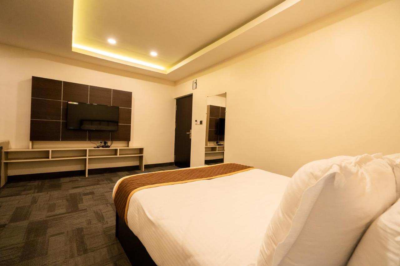 Royale Lalawi Hotel Āīzawl Esterno foto