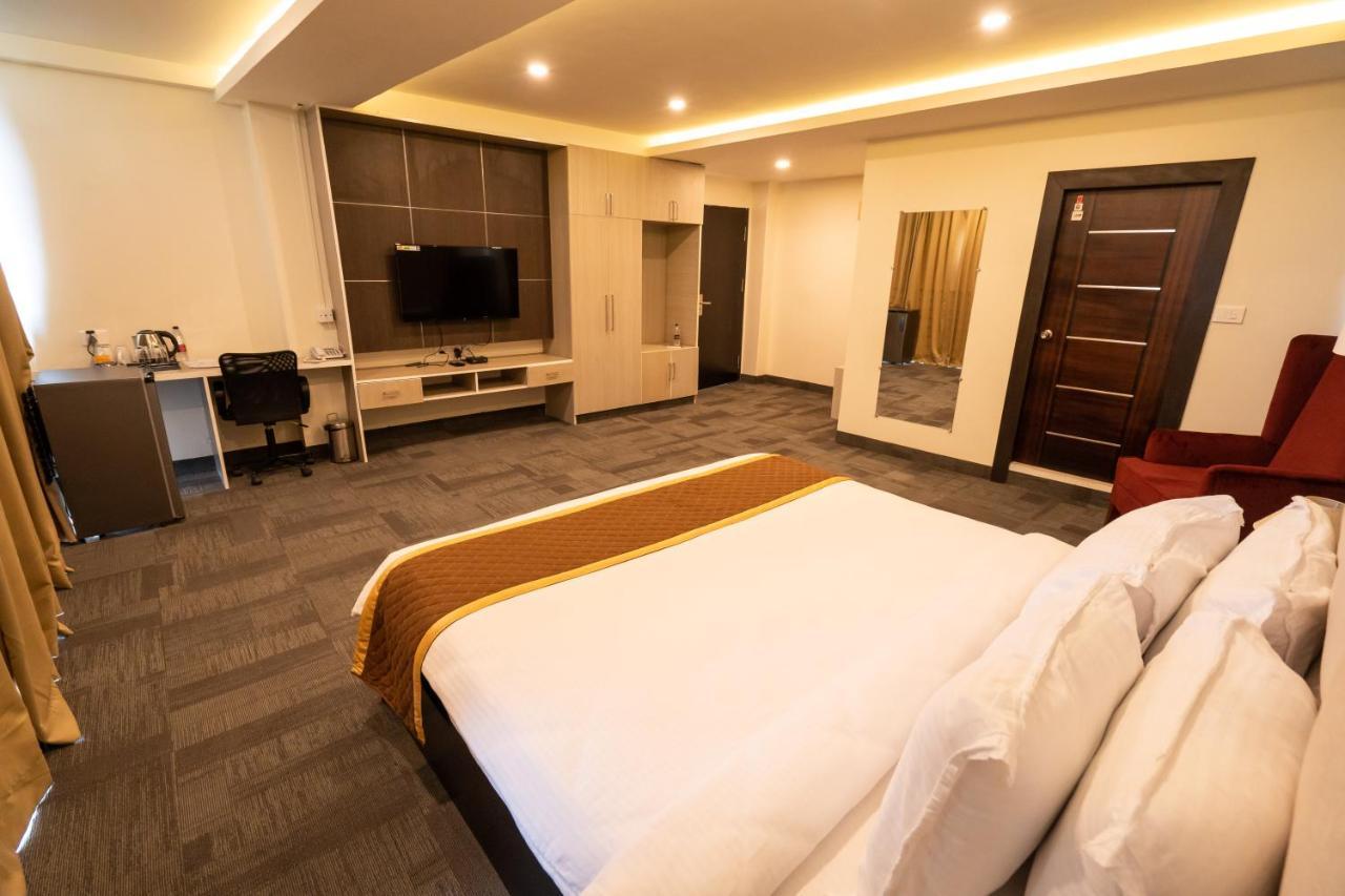 Royale Lalawi Hotel Āīzawl Esterno foto