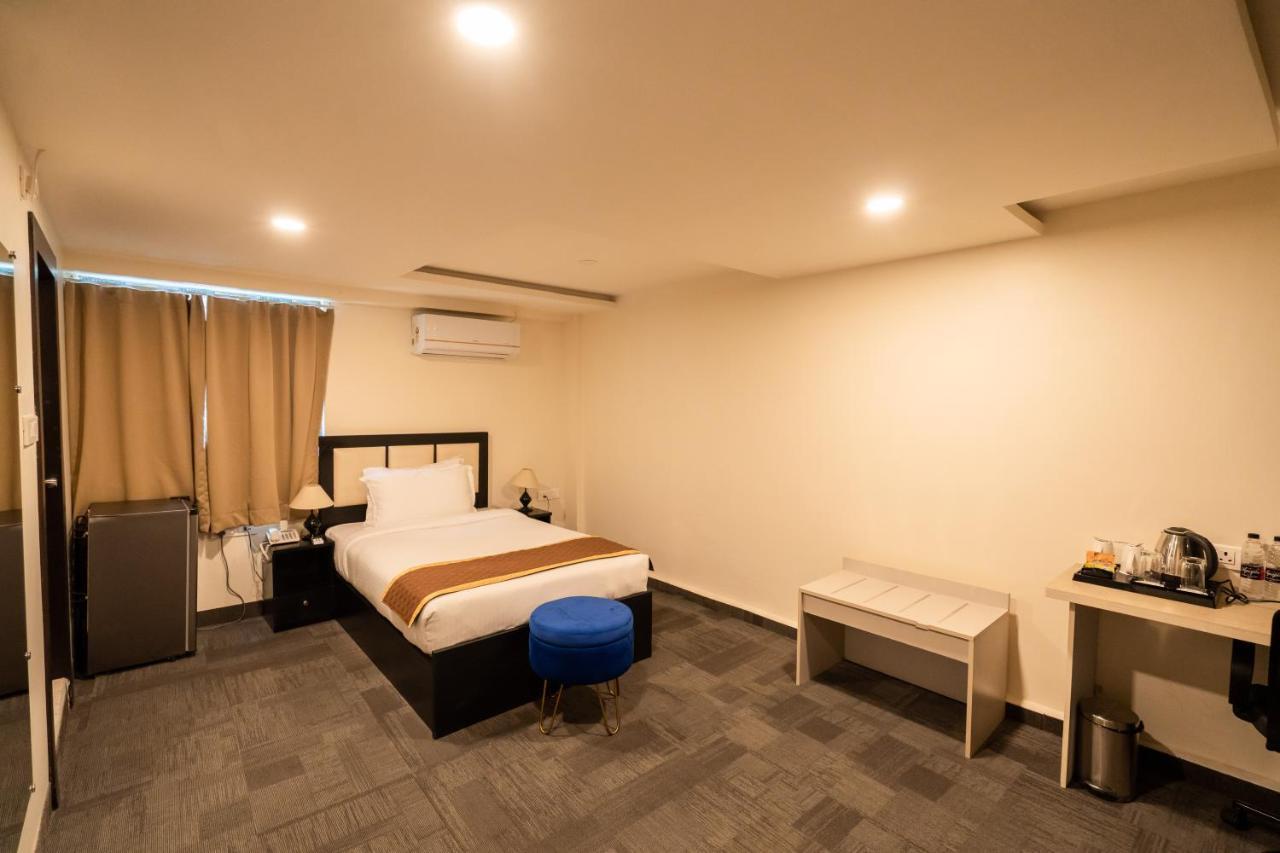 Royale Lalawi Hotel Āīzawl Esterno foto