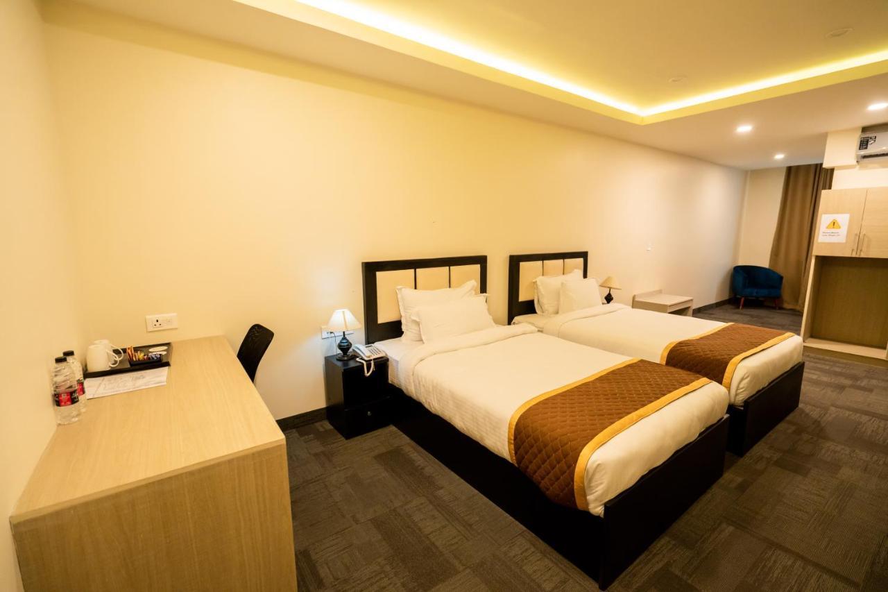 Royale Lalawi Hotel Āīzawl Esterno foto