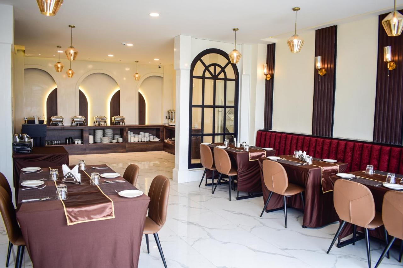 Royale Lalawi Hotel Āīzawl Esterno foto
